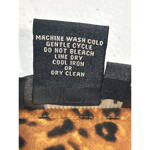 Peck & Peck Tan & Black Animal Print, V Neck, Roll Tab Sleeve, Size Medium - Picture 7 of 7